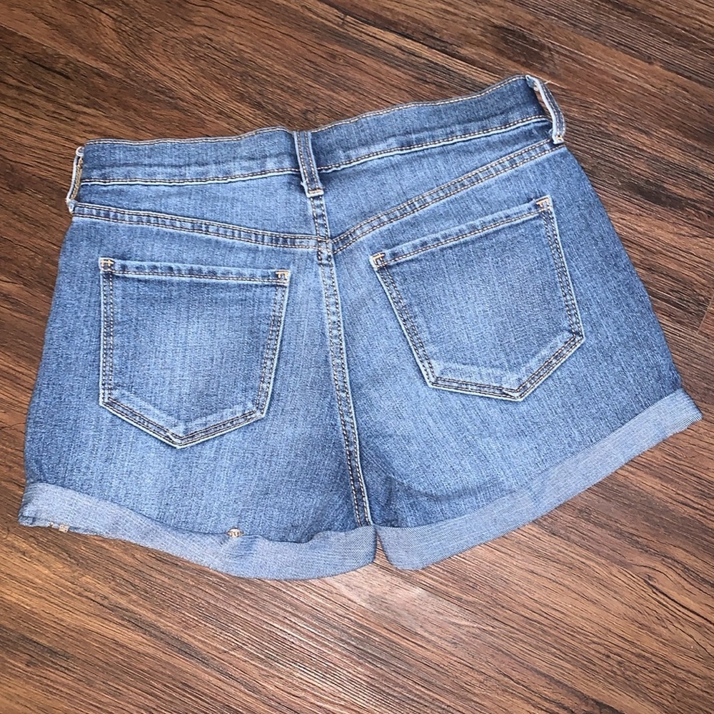 Old Navy cuffed denim‎ blue shorts size 2 - Picture 3 of 3